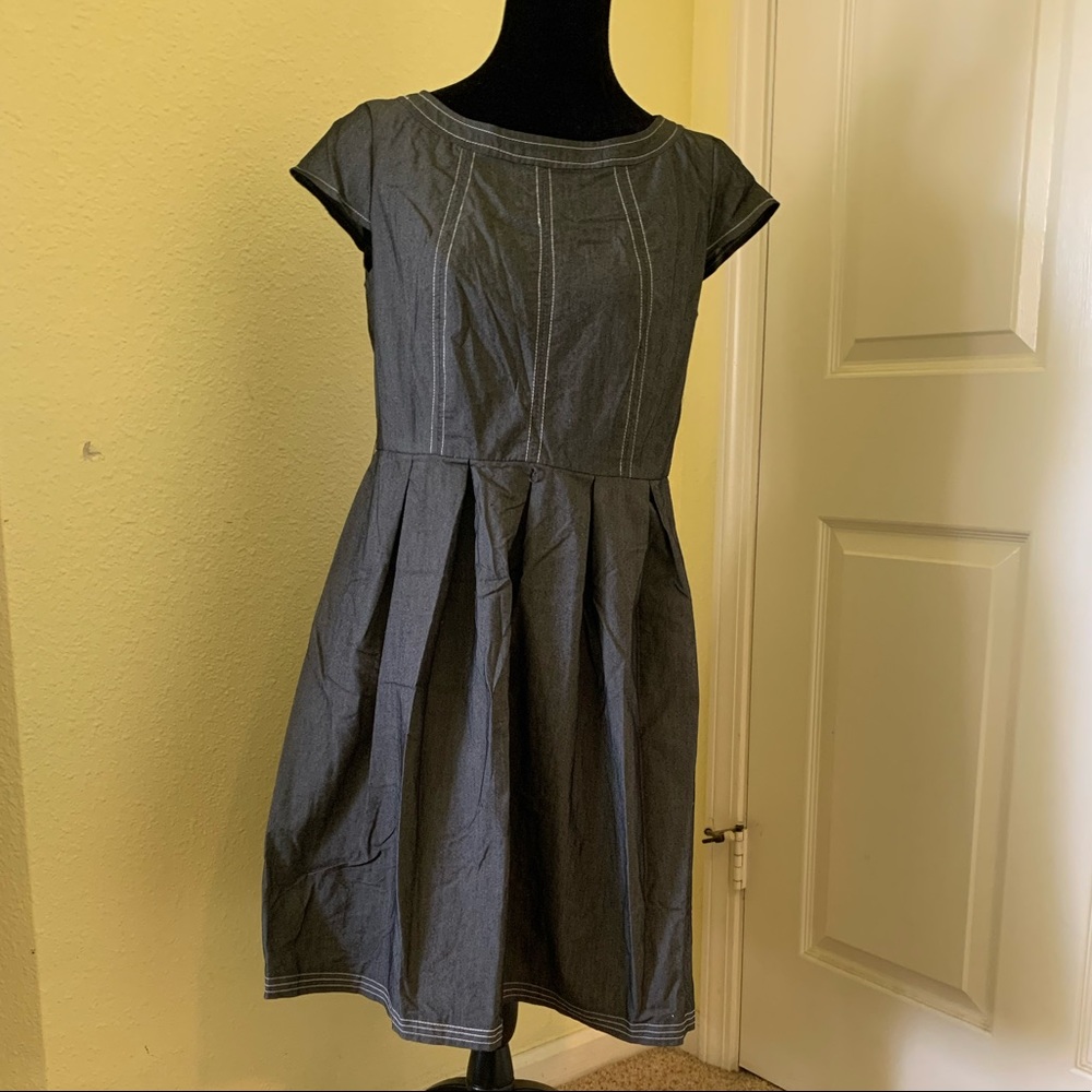 Gray pleated dress w  cap sleeve
